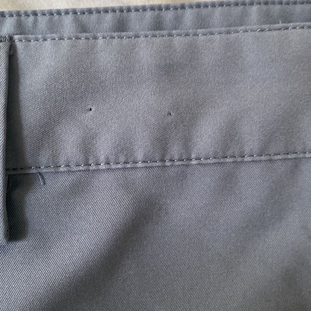 Adidas men knee  golf shorts. - Picture 3 of 3